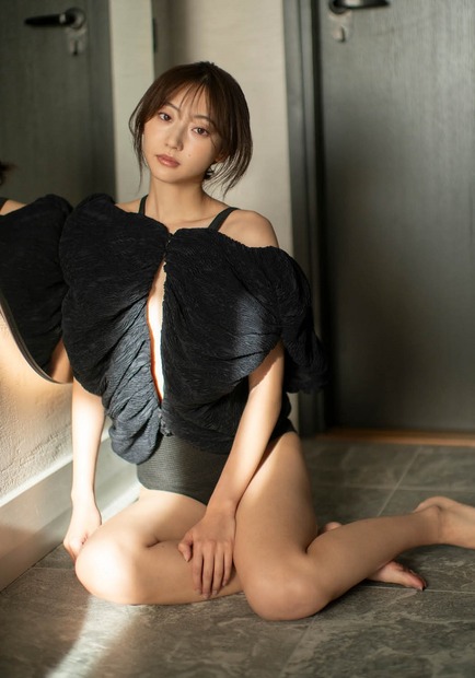 『武田玲奈10周年記念写真集 SISU』（東京ニュース通信社）楽天ブックス特典生写真