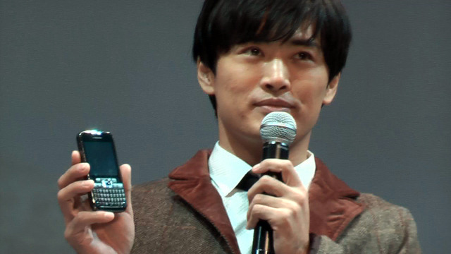 Nttドコモのcm発表会でみせた劇団ひとりの家電芸人っぷり 1枚目の写真 画像 Rbb Today Nttドコモのcm発表会でみせた劇団ひとりの家電芸人っぷり 1枚目の写真 画像 Rbb Today