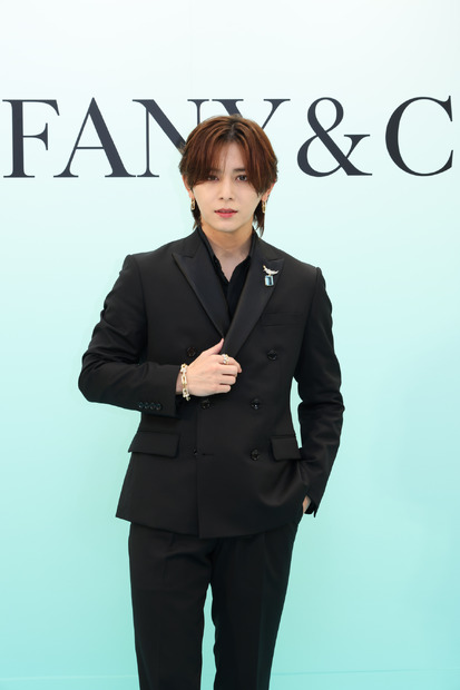 山田涼介、ティファニー点灯イベントで意気込み「今年は守りの1年、来年に期待」
