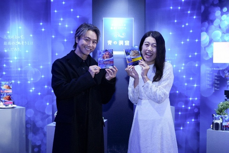 横澤夏子、渋谷のイルミネーション『青の洞窟』点灯式にサンタ姿で登場
