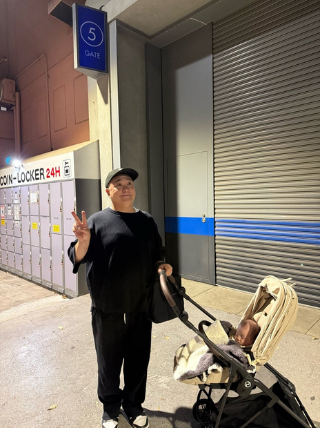 極楽とんぼ・山本圭壱と長女（写真は山本圭壱の公式ブログから）