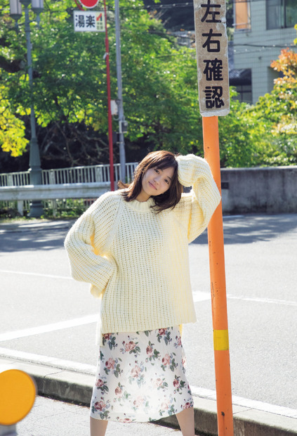 大原優乃のメモリアル写真集『√25』（小学館）　(C)二階堂ふみ／小学館