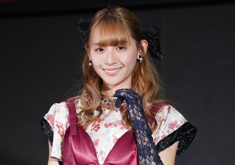 浅川梨奈【写真：竹内みちまろ】