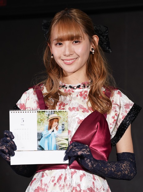 浅川梨奈【写真：竹内みちまろ】