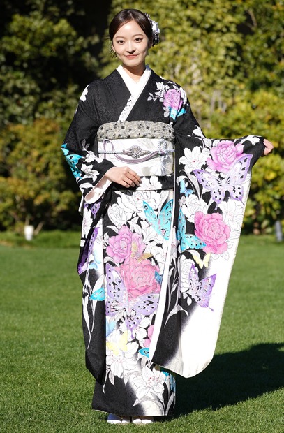 川瀬莉子【写真：竹内みちまろ】