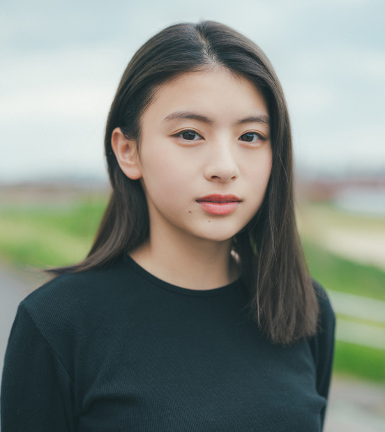 高橋文哉＆出口夏希、はるやま新CMでフレッシャーズ応援！脚長・美脚見えデザインアピール