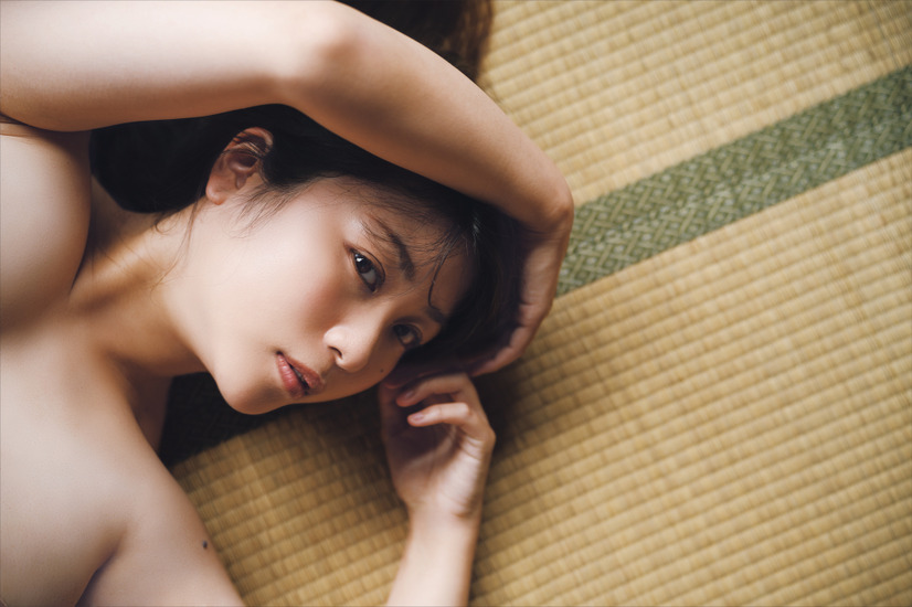 『西田麻衣写真集 Re:Mai』（徳間書店）　撮影：鈴木ゴーダ