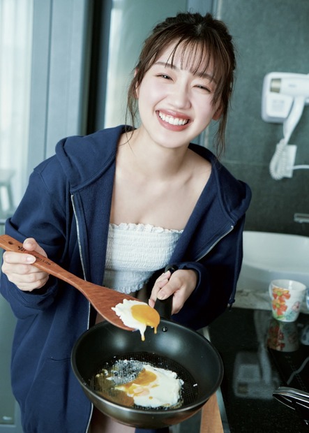 （C)日向坂46 佐々木美玲1st写真集『陽射しのパレード』／集英社　撮影／熊木優（io)