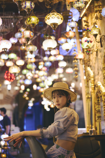 井桁弘恵の写真集『つかのま』　(C) 遠藤優貴／小学館　