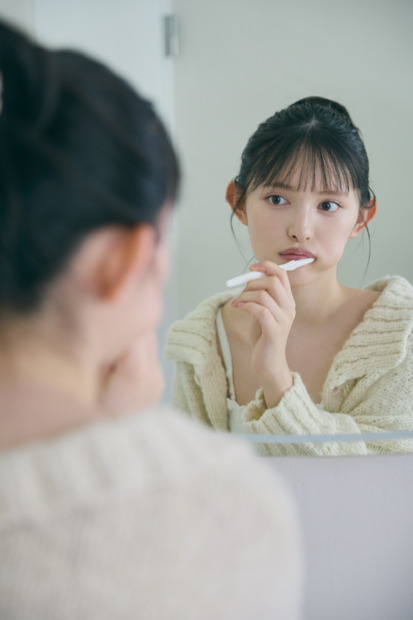 菅田愛貴の1st写真集『すのあき』イベント限定版裏表紙カット　(C)SDP