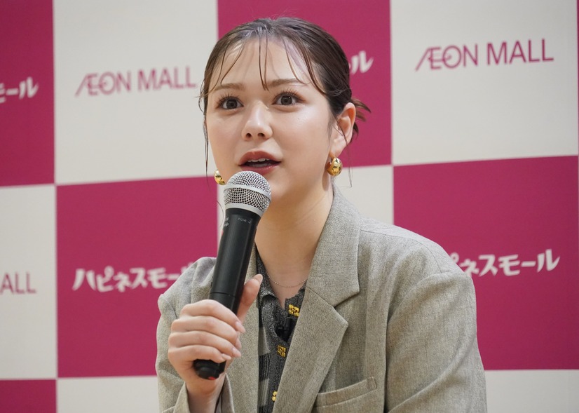 村重杏奈【写真：竹内みちまろ】