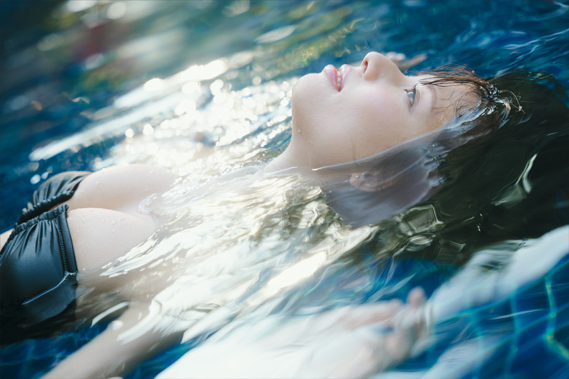『鹿目凛 2nd写真集 beautiful journey』（徳間書店）　撮影：カノウリョウマ