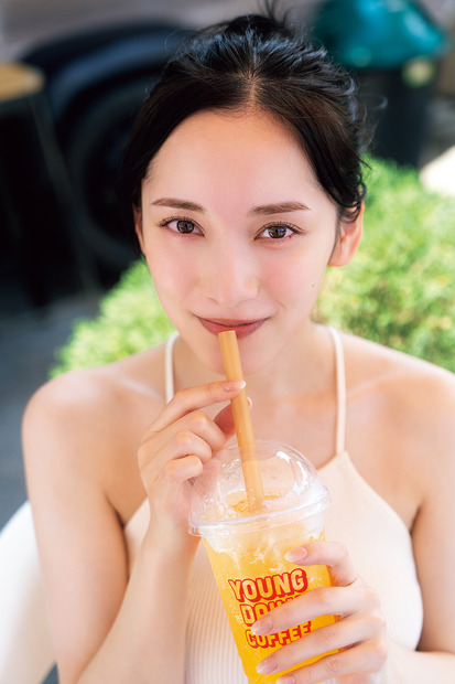 都丸紗也華 4th 写真集「10。」【撮影／佐藤佑一　©光文社】