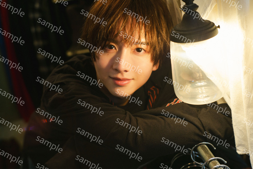 『板垣李光人カレンダー 2025.4-2026.3』特典カット（FC限定）　(C)SDP