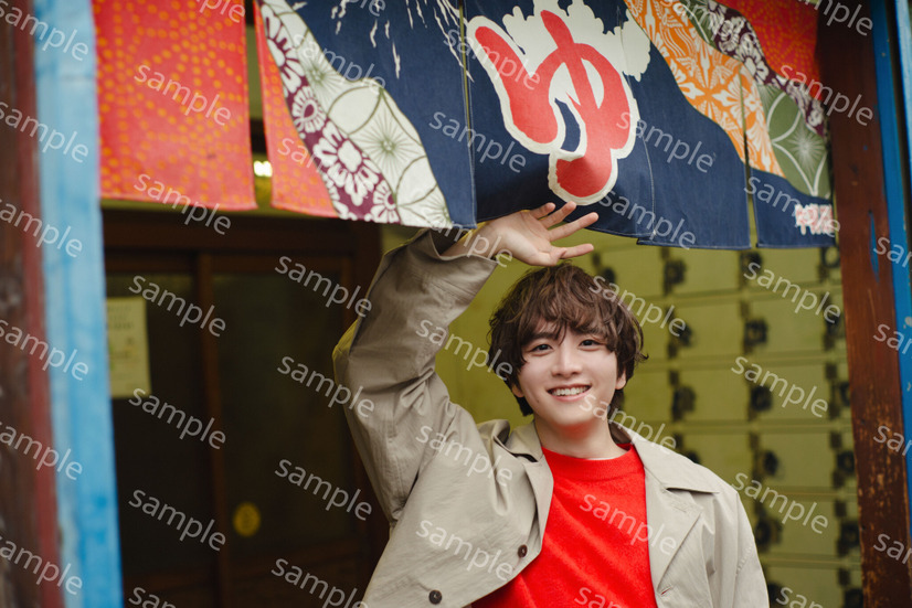 『板垣李光人カレンダー 2025.4-2026.3』特典カット（ローソン店頭Loppi /HMV&BOOKS online・HMV店舗）　(C)SDP