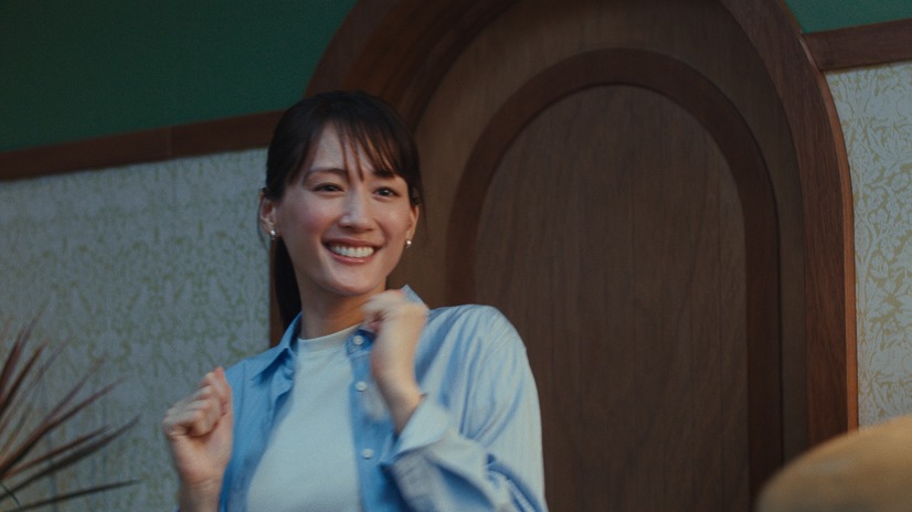 ユニクロの新TVCM「LifeとWear/ジーンズホテル/WOMEN」