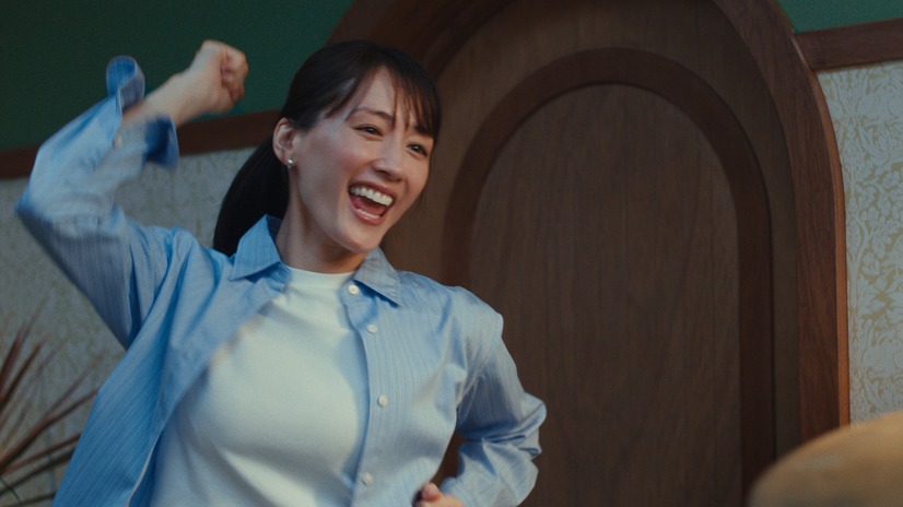 ユニクロの新TVCM「LifeとWear/ジーンズホテル/WOMEN」