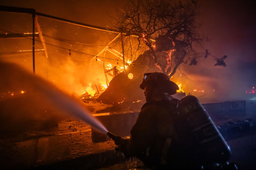 アメリカ・ロサンゼルス周辺で山火事発生（Photo by Apu Gomes/Getty Images）