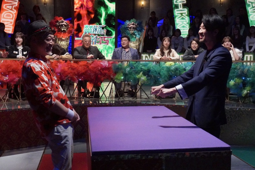 1月11日放送の土曜プレミアム『今夜解禁！サンドの禁断の一騎打ち』　(C)フジテレビ
