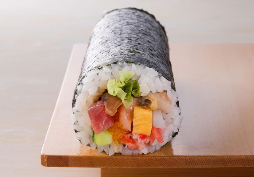 「海鮮恵方巻」1本１,４８０円（税込１,５９８円）（C）とんでん