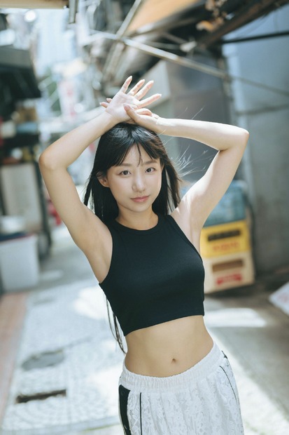 ｖ『もっと前へ、そして「その先」へ――　ピョ・ウンジはなぜグラビア不毛の地・韓国でグラビアモデルを始めたのか』（双葉社）　（C)前康輔／双葉社