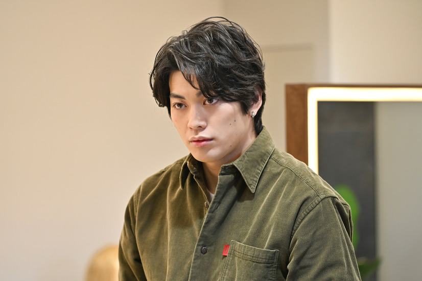 水曜ドラマ『問題物件』東啓介（第2話）　(C)フジテレビ