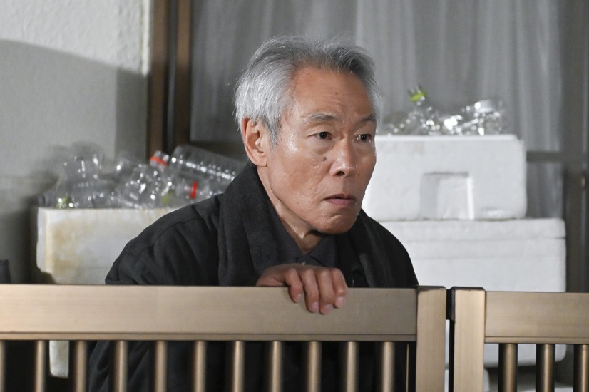 水曜ドラマ『問題物件』モロ師岡（第3話）　(C)フジテレビ