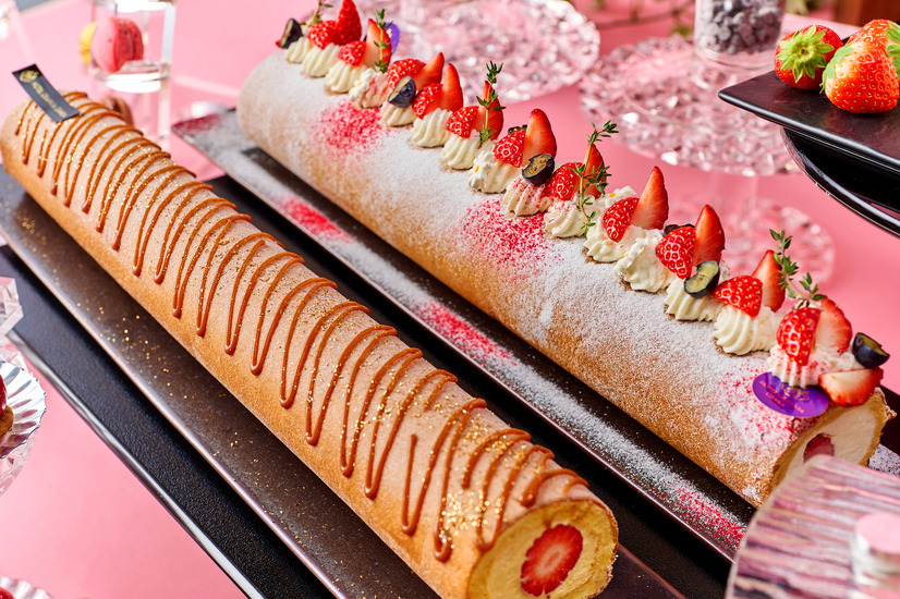 2種類のいちごのロールケーキ