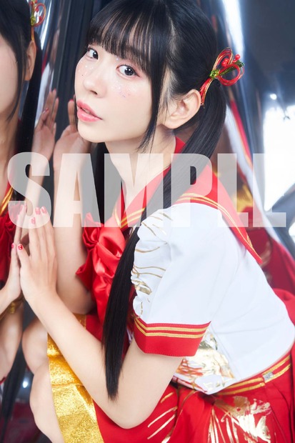 『ツインテールの終わりに、#未鈴の自伝』書店別特典絵柄：オンラインイベント（TalkPort）1冊券　(C)KADOKAWA／写真：梁瀬玉実