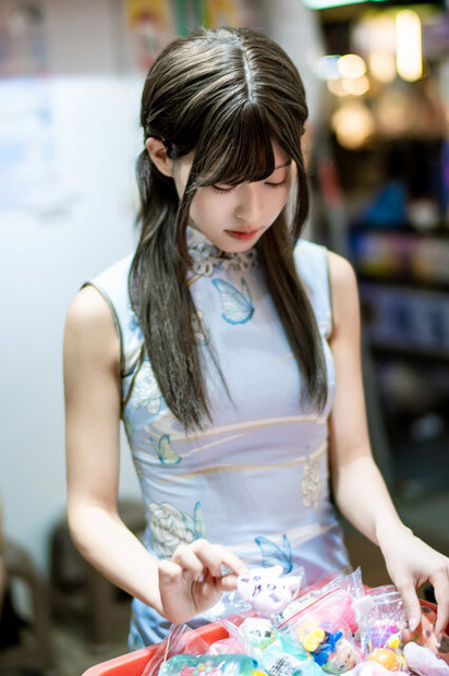 猫田あしゅ（X：@Nekota_Ashu）、洋服：不軌不軌
