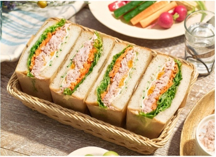 【CM登場メニュー2】シーチキンとたっぷり野菜のサンドイッチ