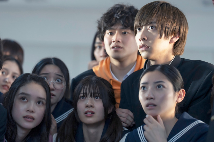 『遺書、公開。』（c）2024 映画『遺書、公開。』製作委員会 （c）陽東太郎／SQUARE ENIX
