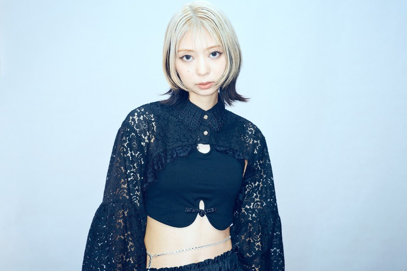 Webドラマ『恋するキッチンカー』主題歌を担当したシンガーソングライター・竹内アンナ