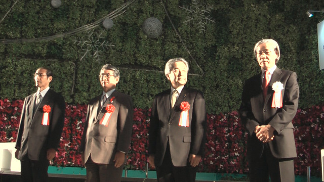 会場にかけつけた関係者