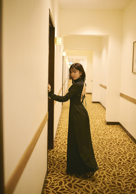 『鈴原希実 1st写真集 届け』　撮影／熊木優　（C)KADOKAWA