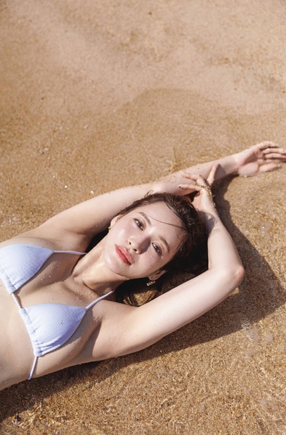 野崎萌香（C）曽根将樹／『野崎萌香写真集 jealousy』（講談社
