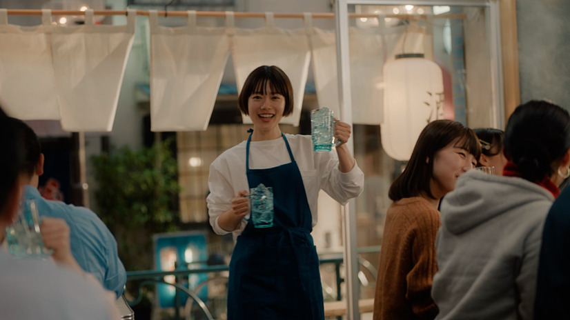 杉咲花と中島歩が出演する「新！居酒屋シリーズ開店！新！翠っきりさわや香」篇