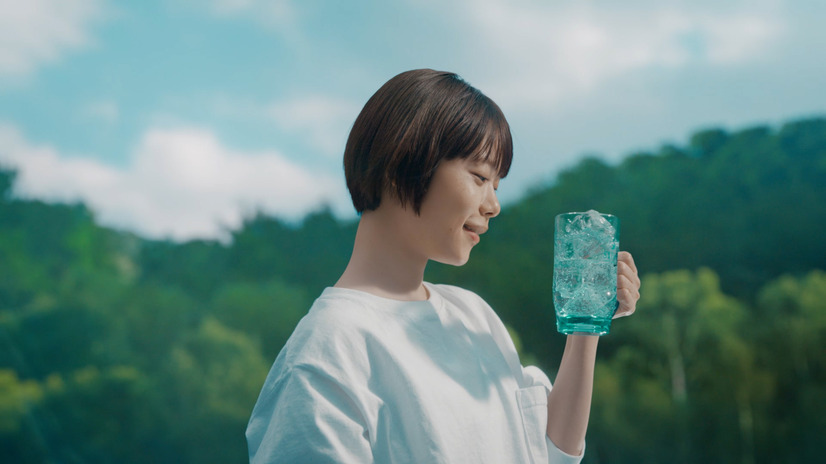 杉咲花と中島歩が出演する「新！居酒屋シリーズ開店！新！翠っきりさわや香」篇