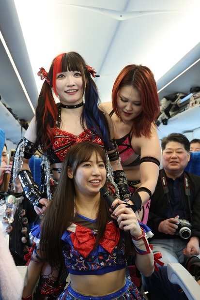 （左上）伊藤麻希、（右上）山下実優、（下）荒井優希（C）東京女子プロレス