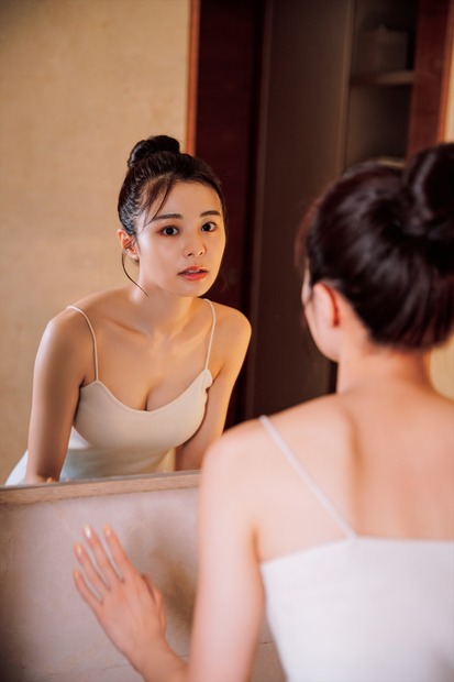 本間日陽の3rd写真集『プレパレーション』　(C)KADOKAWA (C) HONEST PHOTO/下田直樹