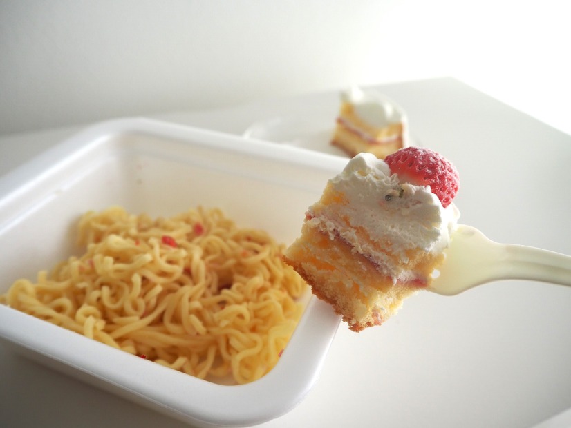 一平ちゃん夜店の焼そば ショートケーキ味（撮影／山田有真）