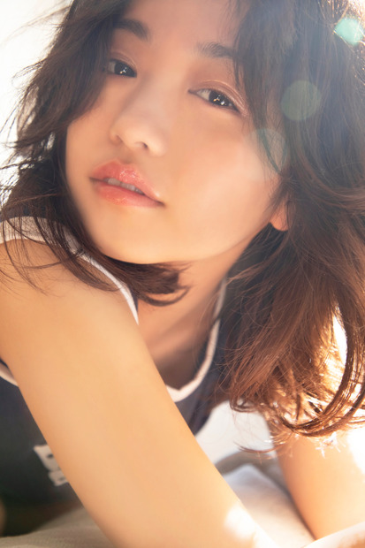 大原優乃写真集『√25』　撮影：二階堂ふみ3,630円（税込）小学館刊