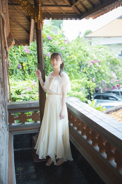 SKE48・鎌田菜月の1st写真集『やさしい日差し』　(C)KADOKAWA　(C)Zest, Inc.　PHOTO/田中智久