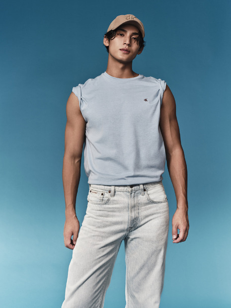Campaign Credits: Directed and photographed by Leslie Zhang　Editorial credits: Calvin Klein