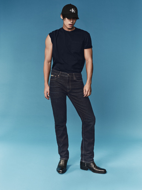 Campaign Credits: Directed and photographed by Leslie Zhang　Editorial credits: Calvin Klein