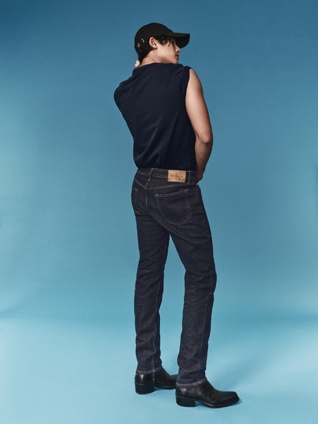 Campaign Credits: Directed and photographed by Leslie Zhang　Editorial credits: Calvin Klein