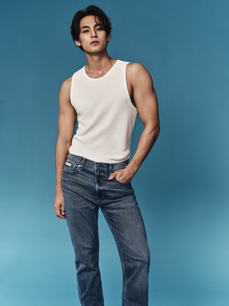 Campaign Credits: Directed and photographed by Leslie Zhang　Editorial credits: Calvin Klein