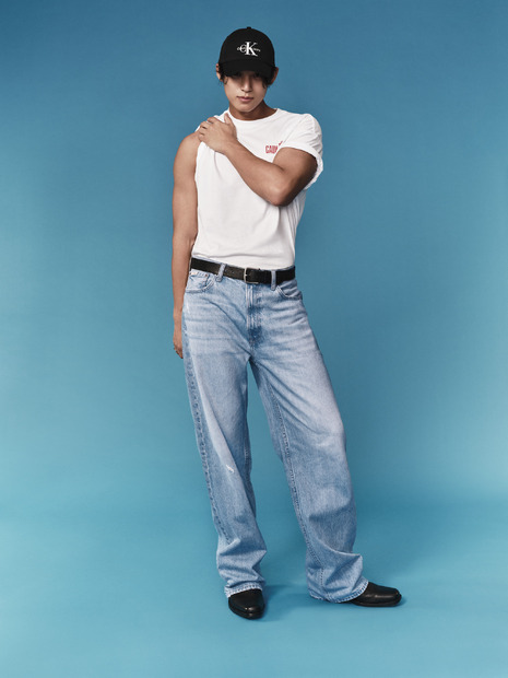 Campaign Credits: Directed and photographed by Leslie Zhang　Editorial credits: Calvin Klein