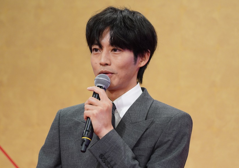 松坂桃李【写真：竹内みちまろ】