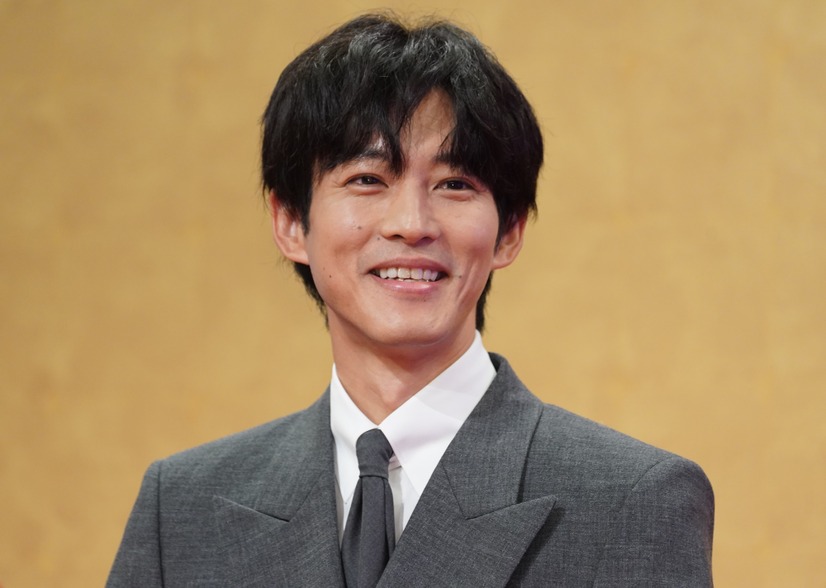 松坂桃李【写真：竹内みちまろ】